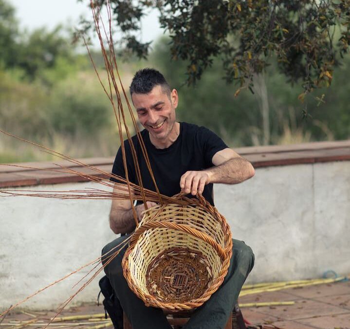 Obradoiro de cestería catalá con Pau Trepat